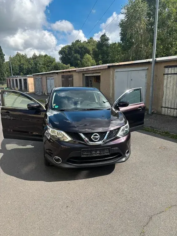 Gebraucht Nissan Qashqai 116 PS (85 kW) 2017 Violett SUV