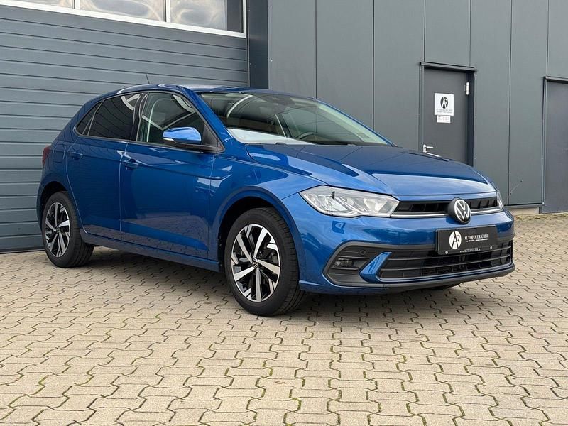 Blau Gebraucht 2022 VW Polo Life Kleinwagen | 15.990 € (Guter Preis) - Bild 1/4