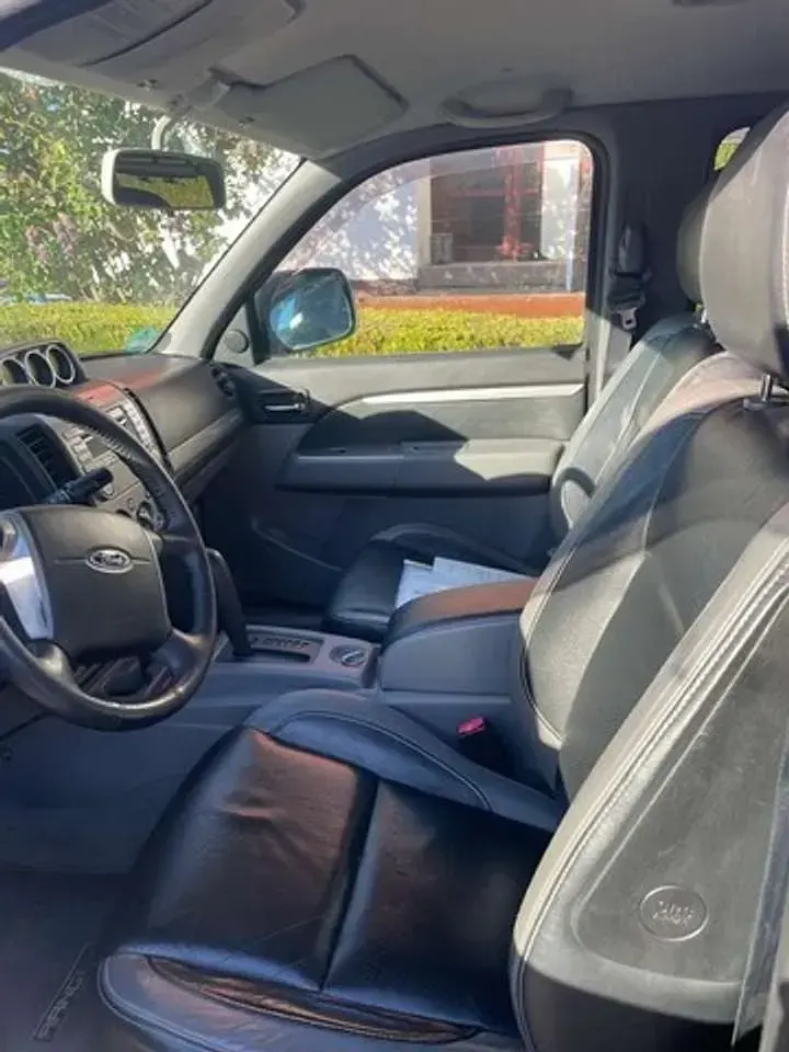 Gebraucht Ford Ranger Limited 156 PS (114 kW) 2010 Schwarz (metallic) Pickup