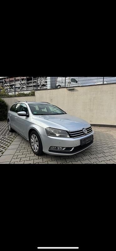 Silber Gebraucht 2013 VW Passat Kombi | 4.900 € (Guter Preis) - Bild 1/3