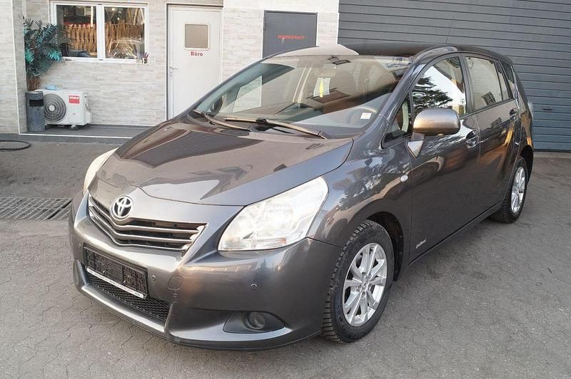 Gebraucht Toyota Verso Edition 147 PS (108 kW) 2011 Grau Van / Kleinbus