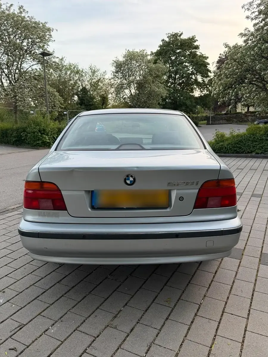 Gebraucht BMW 528 193 PS (141 kW) 1998 Grau Limousine