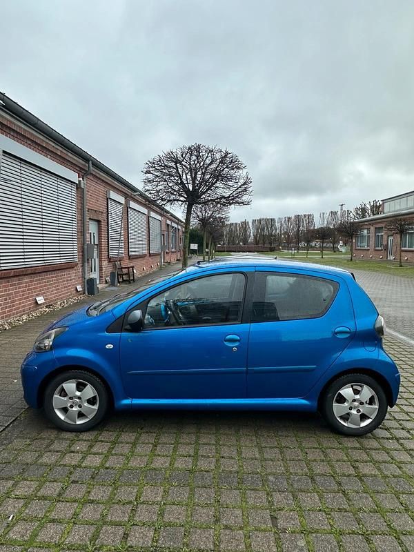 Gebraucht Toyota Aygo 68 PS (50 kW) 2009 Grau Kleinwagen