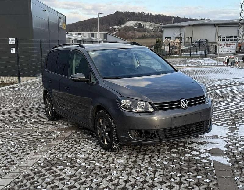 Grau Gebraucht 2014 VW Touran Trendline Van / Kleinbus | 5.199 € (Fairer Preis) - Bild 1/4
