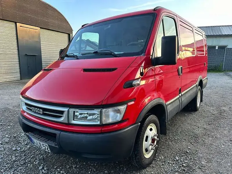 Używany Iveco Daily 166 KM (122 kW) 2005 Czerwony Van