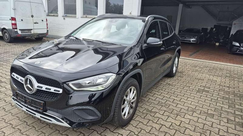 Schwarz Gebraucht 2022 Mercedes GLA180 SUV | 27.999 € (Guter Preis) - Bild 1/4