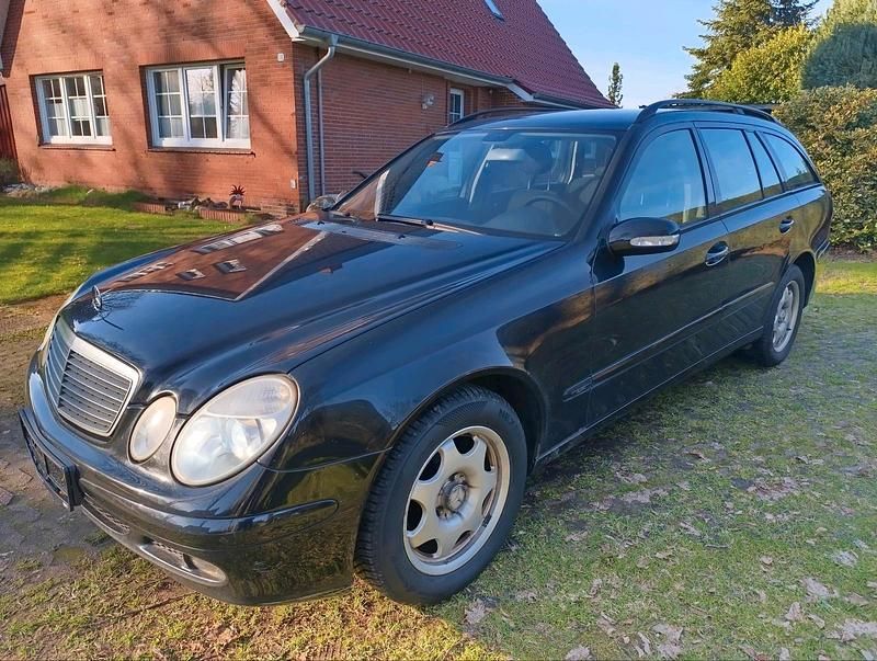 Gebraucht Mercedes E220 Classic 150 PS (110 kW) 2004 Schwarz Kombi