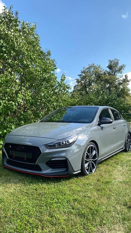Grau Gebraucht 2019 Hyundai i30 Coupé | 23.499 € (Fairer Preis) - Bild 1/4