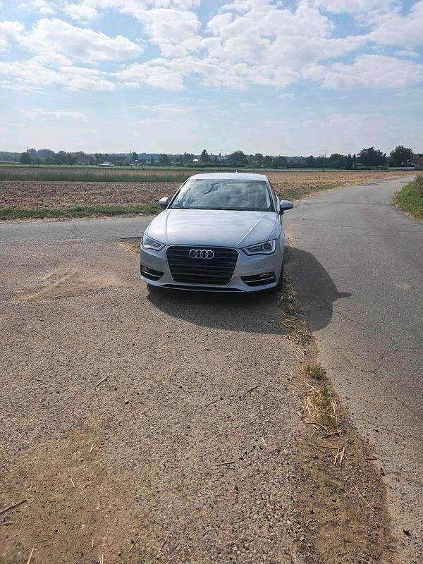 Gebraucht 2015 Audi A3 Ambition Kleinwagen | 9.500 € (Guter Preis) - Bild 1/4