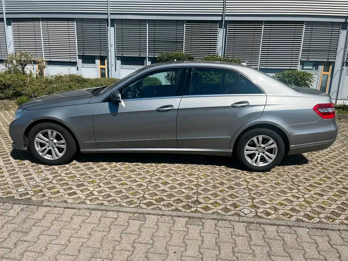 Gebraucht Mercedes E350 292 PS (214 kW) 2010 Grau Limousine