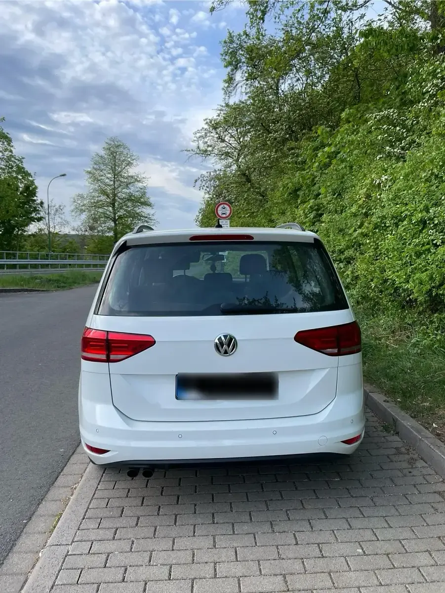 Gebraucht VW Touran 150 PS (110 kW) 2015 Weiß Van / Kleinbus