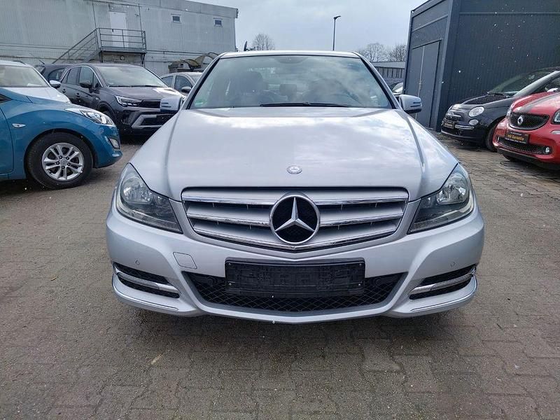 Gebraucht Mercedes C180 156 PS (114 kW) 2012 Silber Limousine