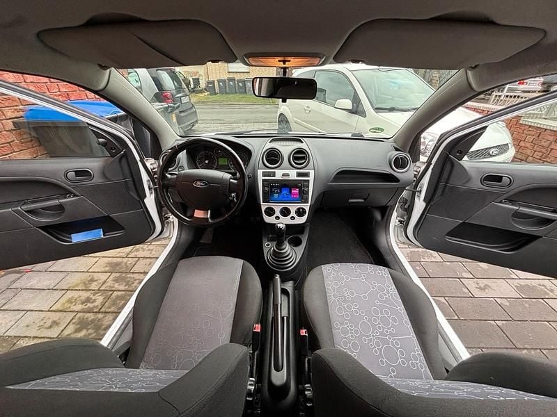 Gebraucht Ford Fiesta ST-Line 80 PS (58 kW) 2008 Weiß Kleinwagen