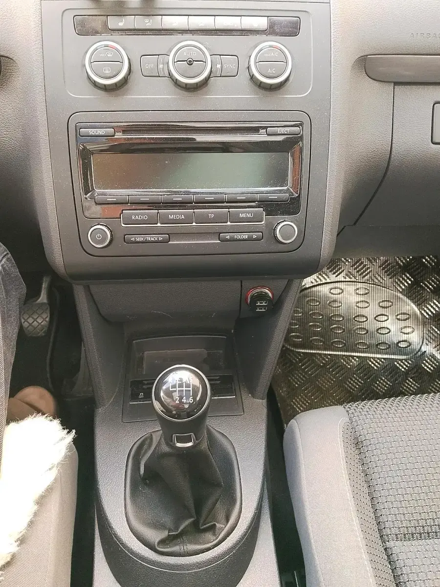 Gebraucht VW Touran 105 PS (77 kW) 2013 Braun Van / Kleinbus