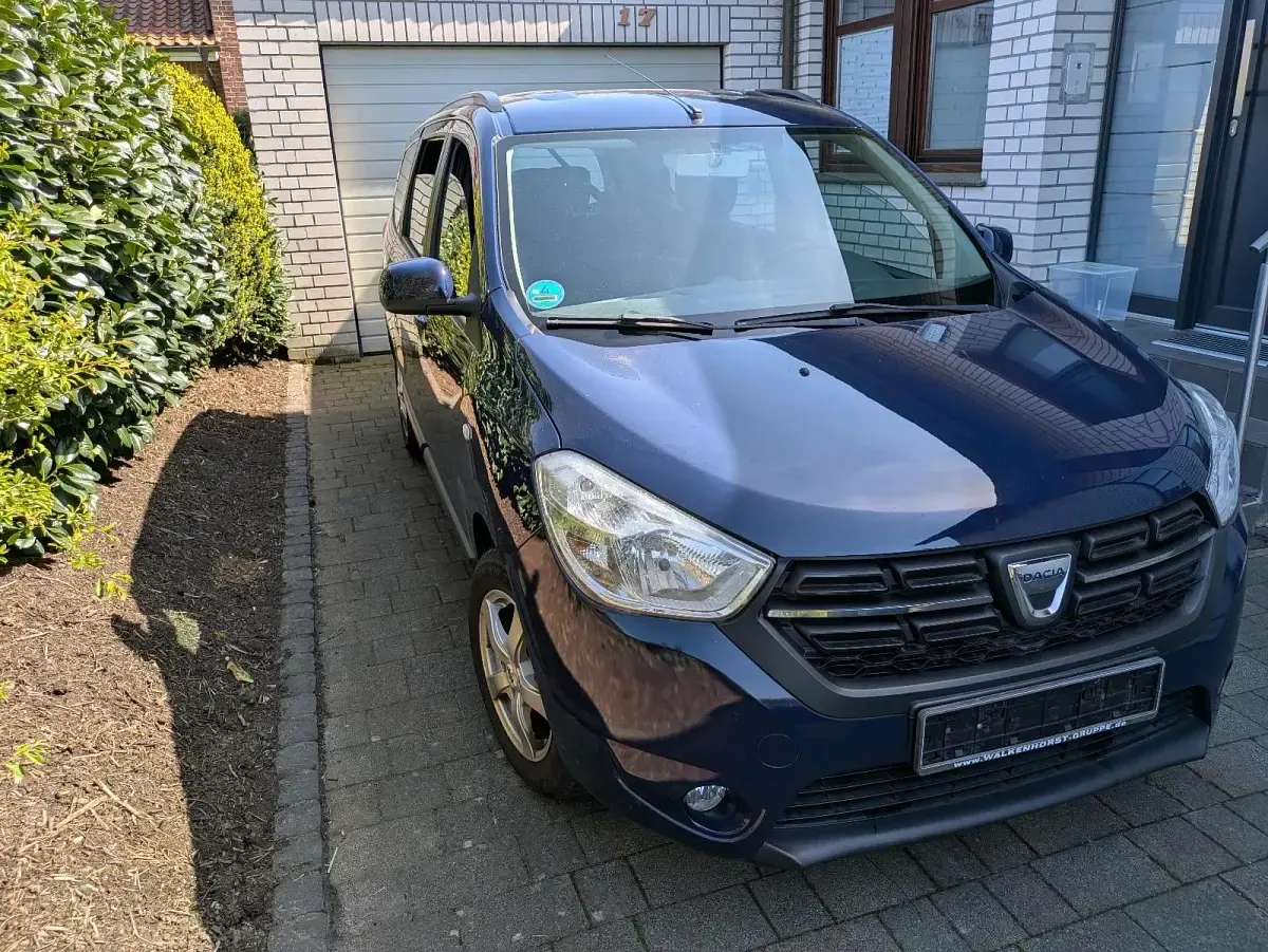 Gebraucht Dacia Lodgy Lauréate 106 PS (77 kW) 2017 Blau Van / Kleinbus