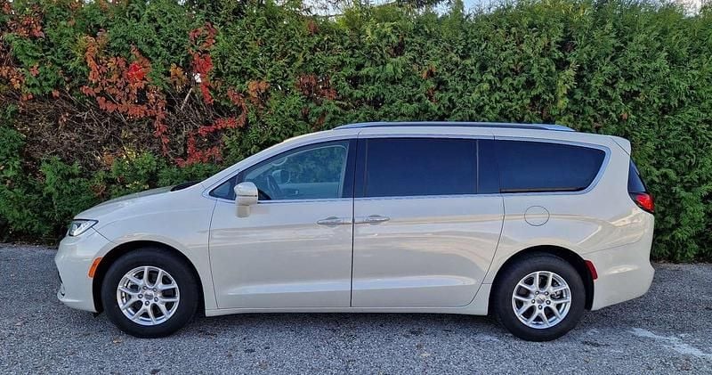 Gebraucht Chrysler Pacifica 291 PS (214 kW) 2021 Grau Van