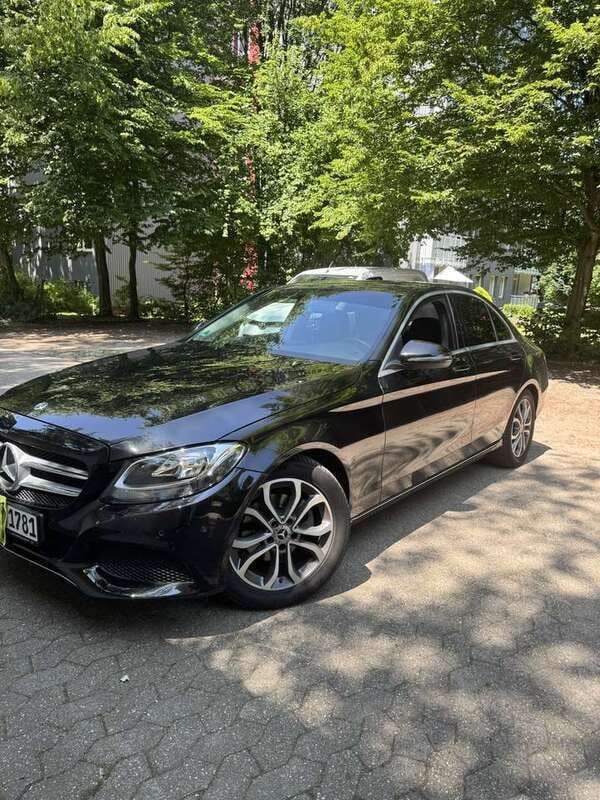 Schwarz Gebraucht 2017 Mercedes C180 Limousine | 16.999 € (Superpreis) - Bild 1/4