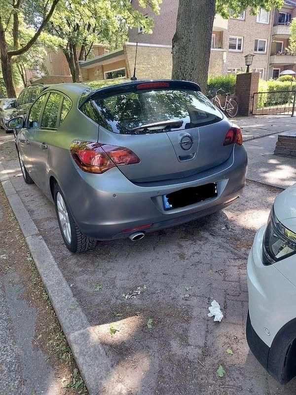 Gebraucht Opel Astra Innovation 179 PS (131 kW) 2011 Grau Kleinwagen