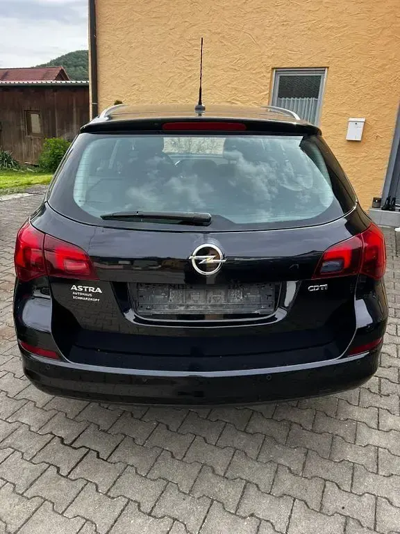 Gebraucht Opel Astra Innovation 125 PS (91 kW) 2011 Schwarz Kombi