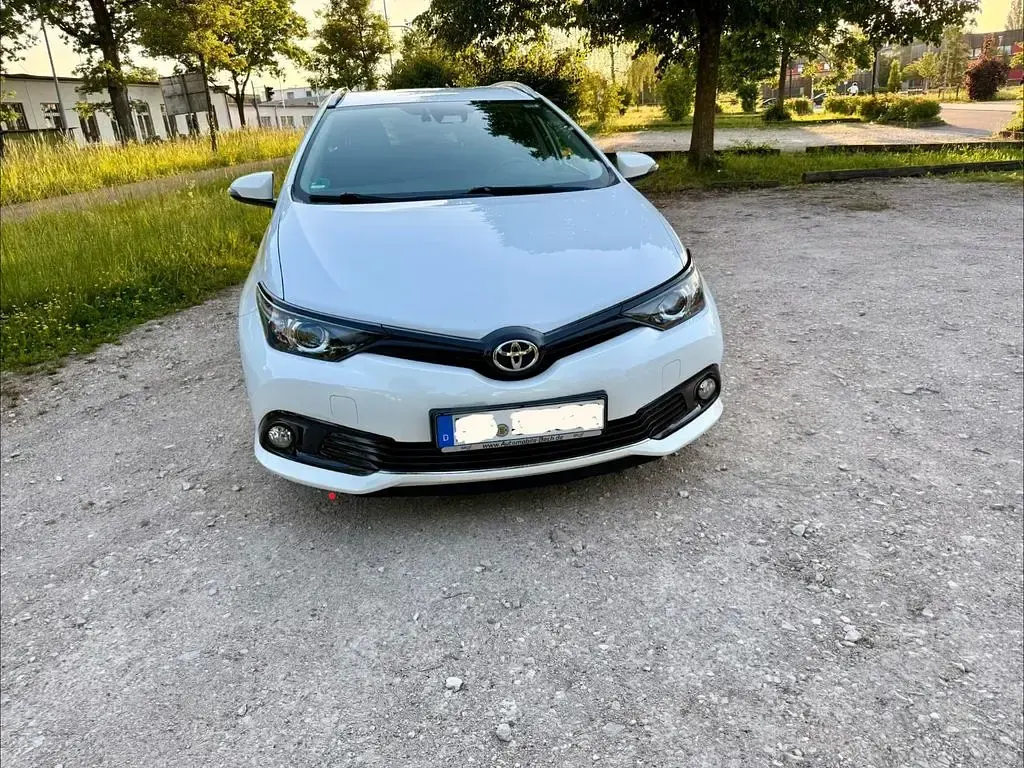 Gebraucht Toyota Auris 116 PS (85 kW) 2019 Weiß Kleinwagen