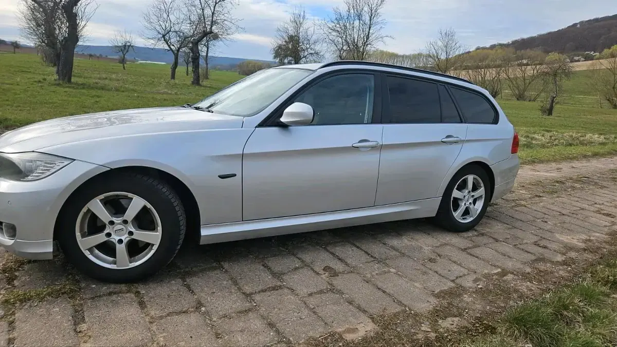 Brugt BMW 318 143 HK (105 kW) 2011 Sølv Stationcar