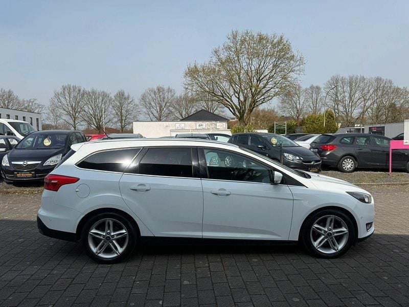 Gebraucht Ford Focus Titanium 125 PS (91 kW) 2015 Weiß Kombi