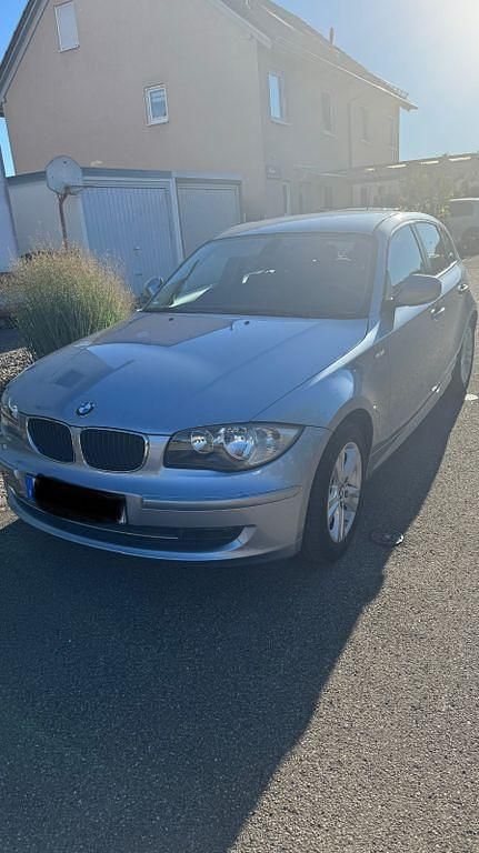 Grau Gebraucht 2011 BMW 116 Kleinwagen | 5.499 € (Guter Preis) - Bild 1/4