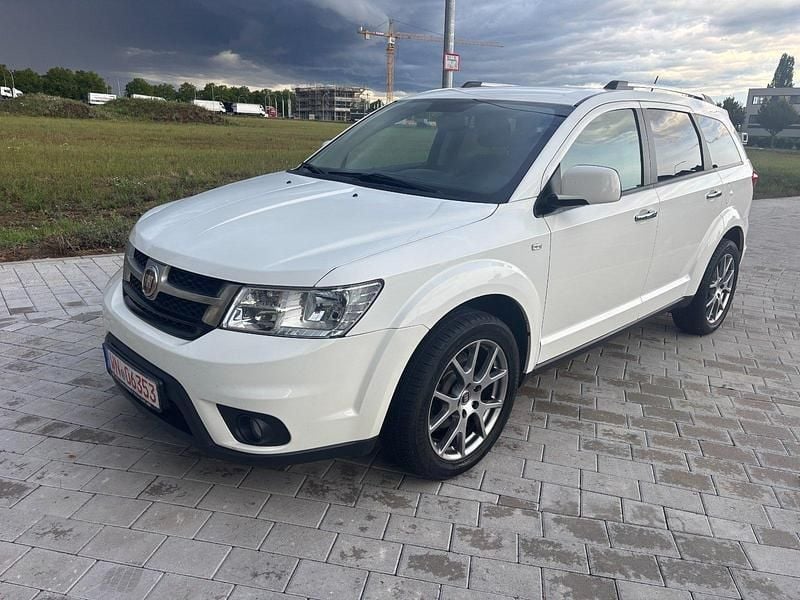 Weiß Gebraucht 2015 Fiat Freemont SUV | 9.950 € (Guter Preis) - Bild 1/4