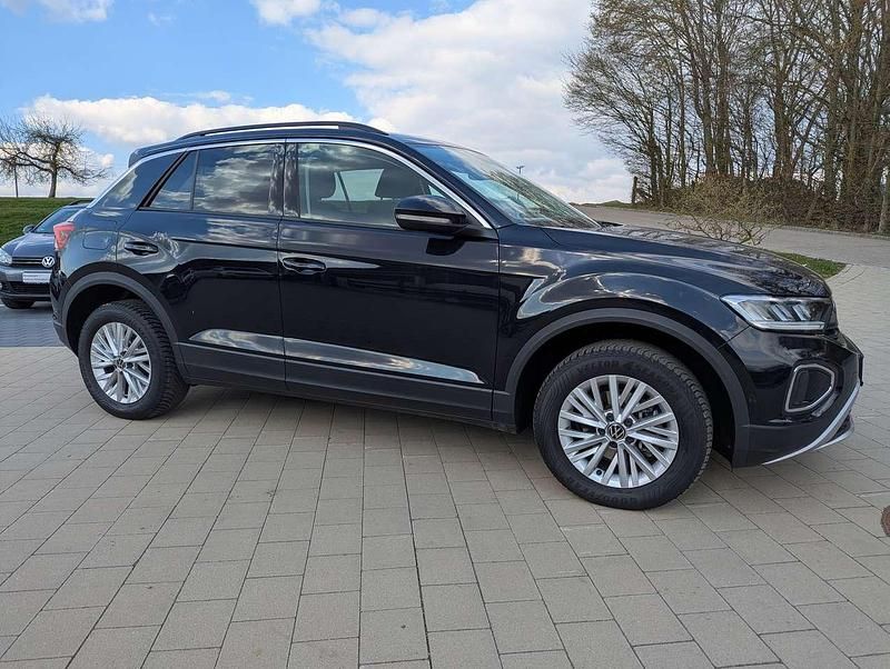 Gebraucht VW T-Roc Life 150 PS (110 kW) 2025 Deep black perleffekt SUV