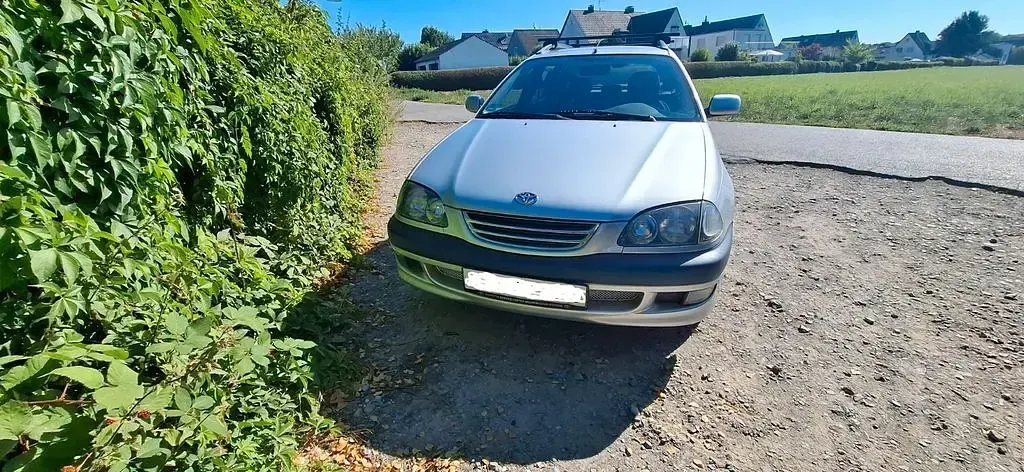 Gebraucht Toyota Avensis Sol 129 PS (94 kW) 1998 Silber Limousine