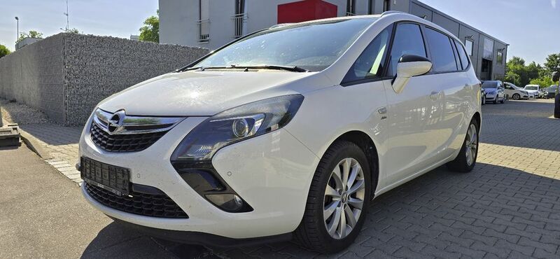 Weiß Gebraucht 2013 Opel Zafira Tourer Van / Kleinbus | 4.990 € (Etwas zu teuer) - Bild 1/4