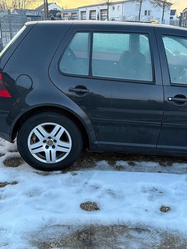 Gebraucht VW Golf IV 115 PS (84 kW) 2002 Schwarz Kleinwagen