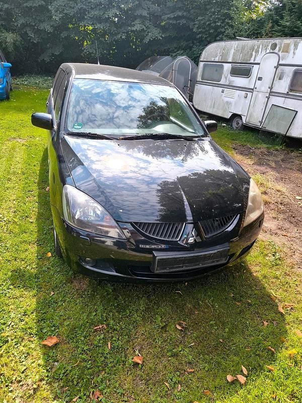Schwarz Gebraucht 2003 Mitsubishi Lancer Kombi | 1.100 € - Bild 1/4