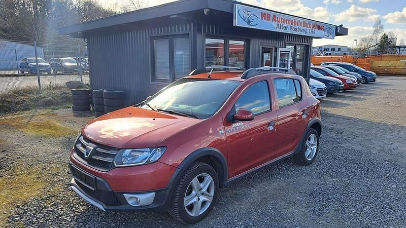 Gebraucht Dacia Sandero Prestige 90 PS (66 kW) 2014 Rot SUV