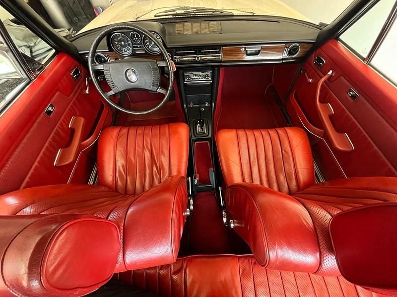 Weiß Gebraucht 1975 Mercedes W115 Coupé | 23.000 € - Bild 1/4
