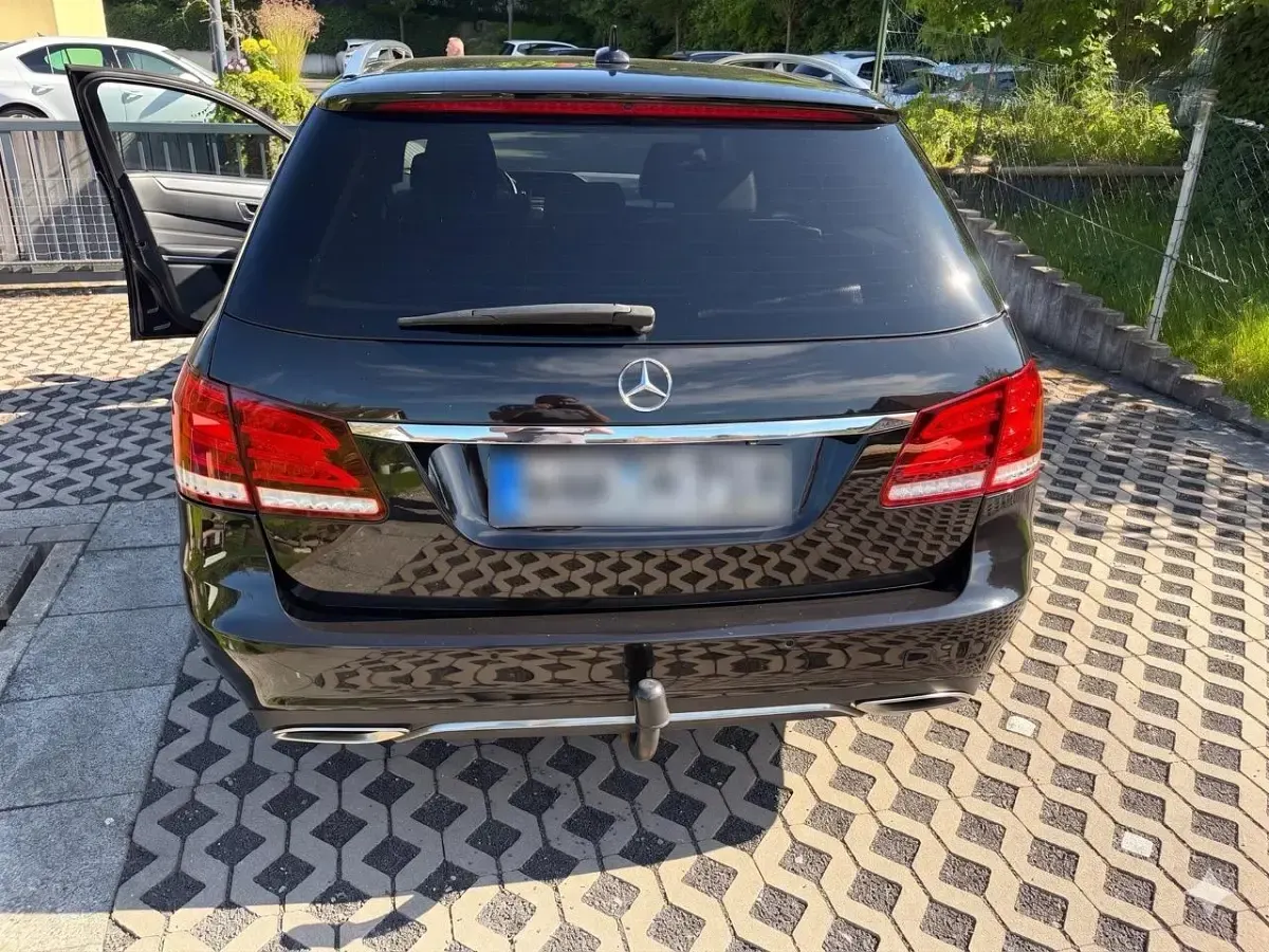 Gebraucht Mercedes E300 231 PS (169 kW) 2015 Schwarz Kombi