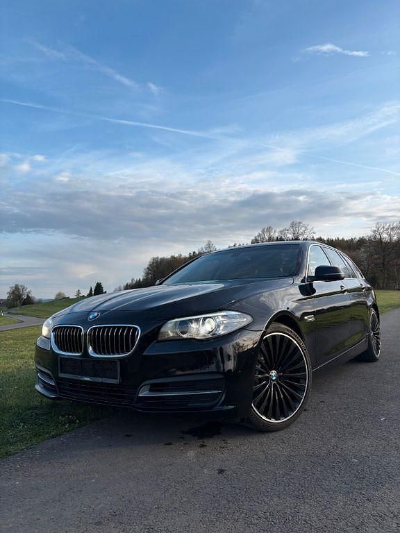 Gebraucht BMW 530 258 PS (189 kW) 2014 Schwarz Kombi