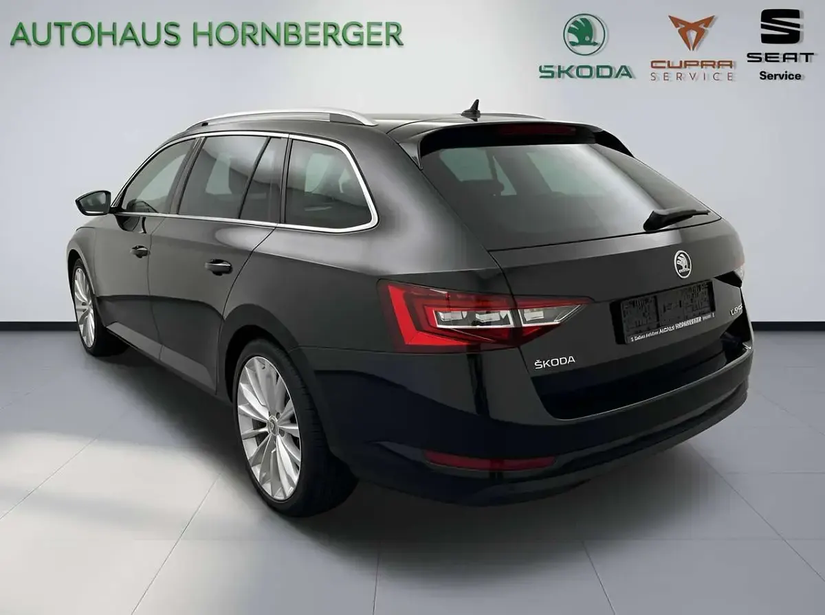 Gebraucht Skoda Superb Ambition 190 PS (139 kW) 2016 Schwarzmagic perleffekt Kombi