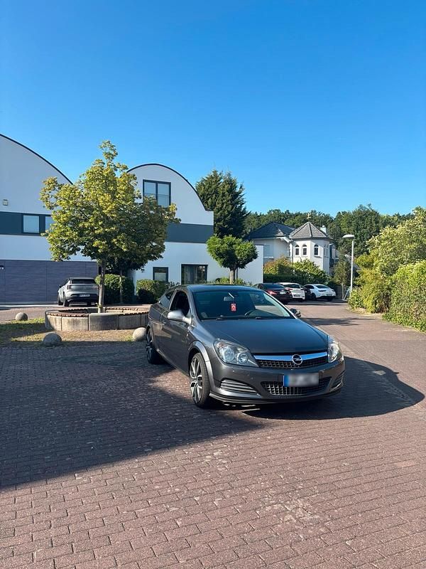 Gebraucht Opel Astra GTC 116 PS (85 kW) 2010 Grau Coupé