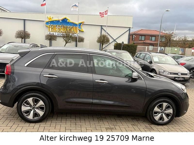 Gebraucht Kia Niro 105 PS (77 kW) 2017 Grau SUV