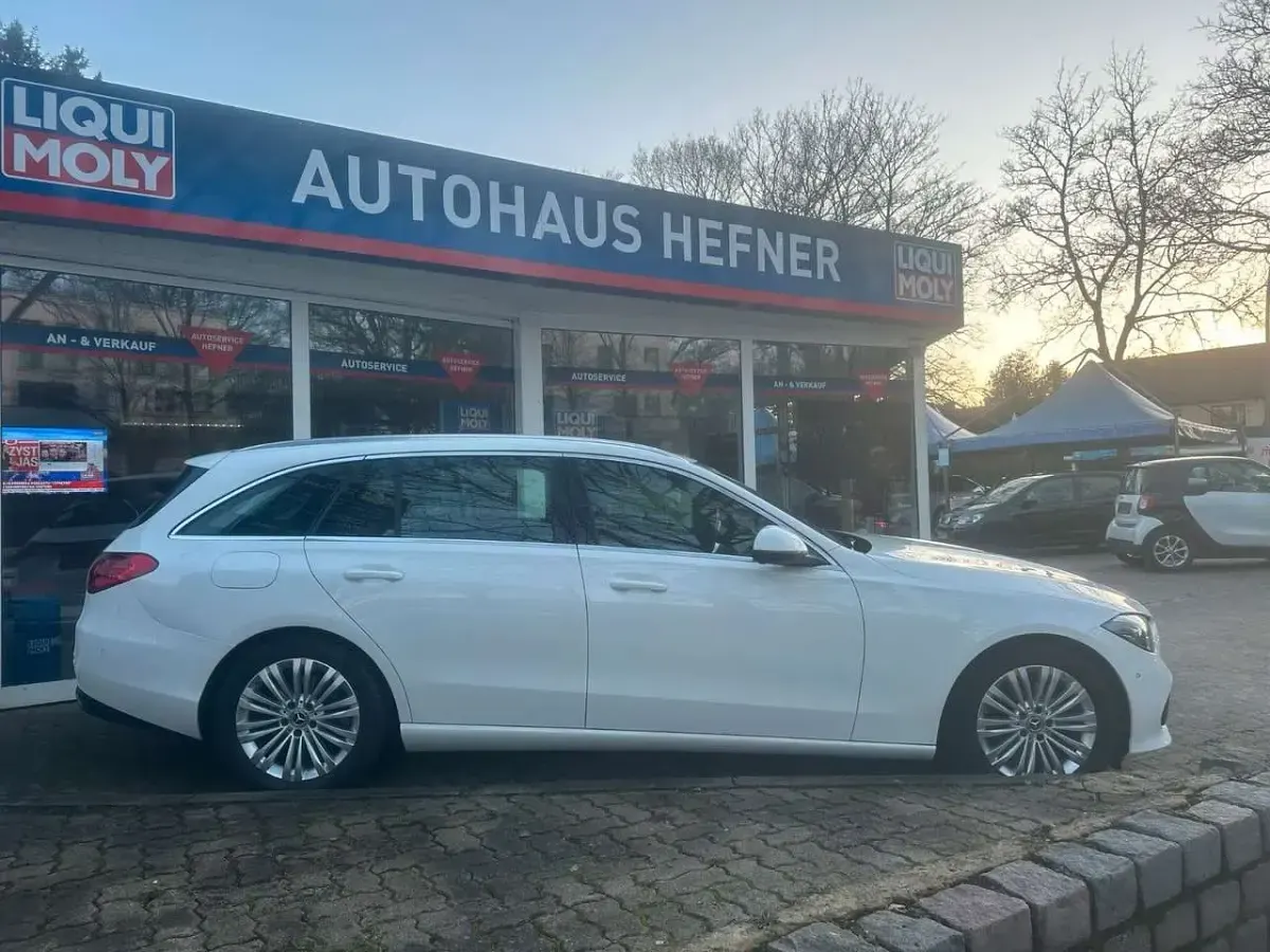 Gebraucht Mercedes C200 163 PS (119 kW) 2023 Weiß Kombi
