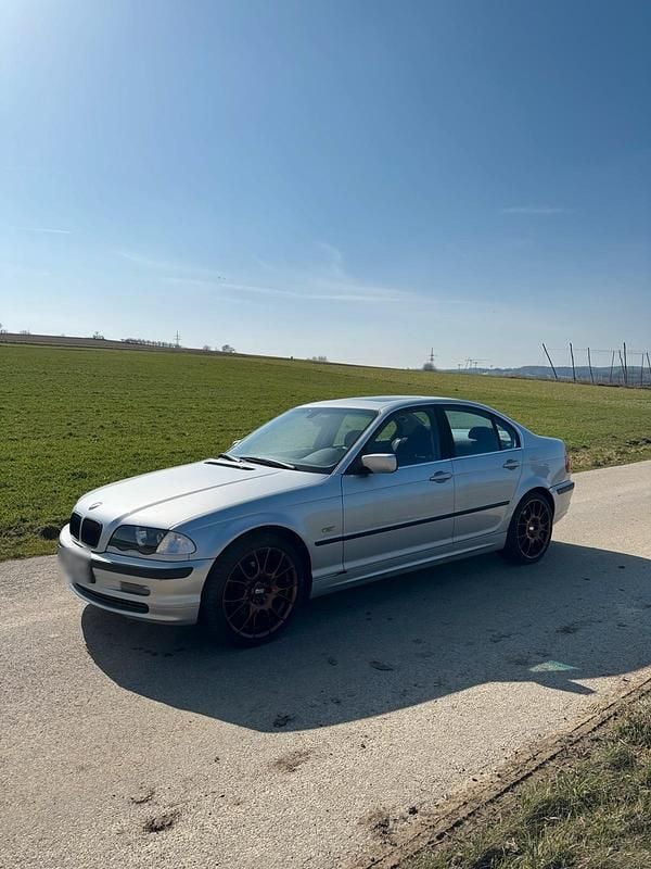 Gebraucht BMW 325 192 PS (141 kW) 2001 Limousine