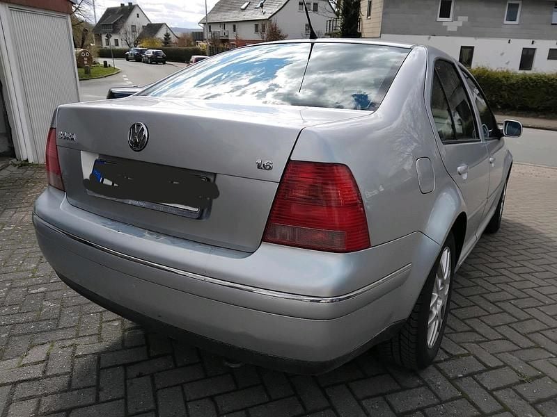 Gebraucht VW Bora 105 PS (77 kW) 2002 Silber Limousine