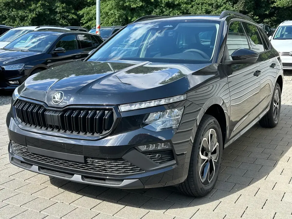 Neu Skoda Kamiq 150 PS (110 kW) 2025 Black magic perleffekt SUV