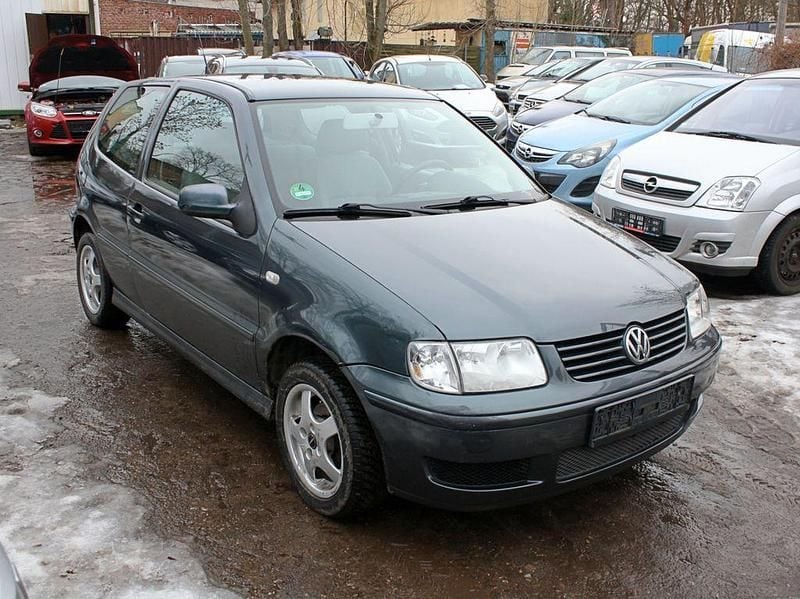 Gebraucht VW Polo Trendline 50 PS (36 kW) 2001 Grau Limousine