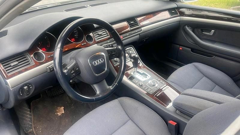 Second-hand Audi A8L 2007 Argintiu Berlinǎ