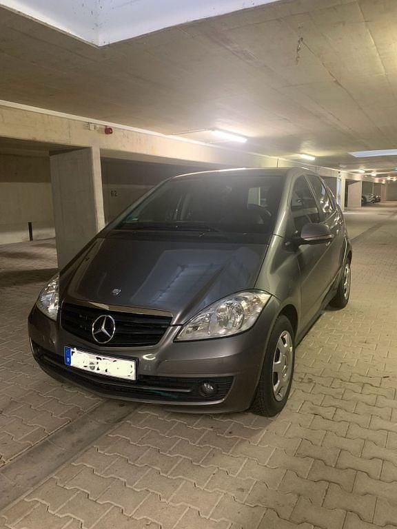 Grau Gebraucht 2012 Mercedes A160 Van / Kleinbus | 6.000 € (Guter Preis) - Bild 1/4
