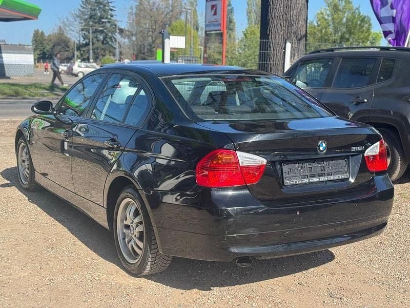Second-hand BMW 318 129 CP (94 kW) 2007 Negru Berlinǎ