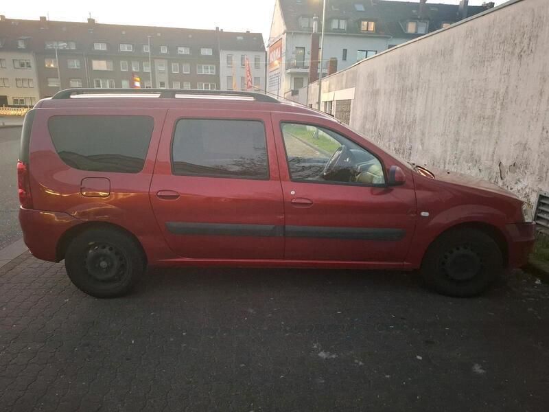 Rot Gebraucht 2011 Dacia Logan Limousine | 1.800 € (Superpreis) - Bild 1/4