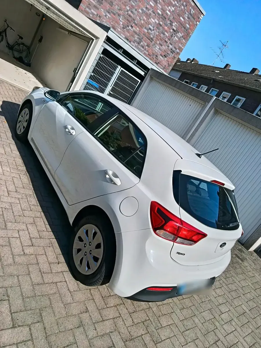 Gebraucht Kia Rio 85 PS (62 kW) 2018 Weiß Kleinwagen